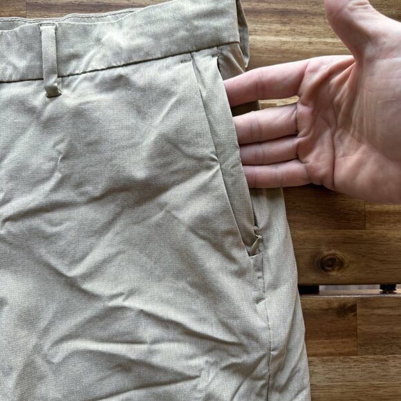 Old Navy Men's Active Go-Dry Cool Stretch Tech Beige Shorts Sz 33 Outdoor Travel - Picture 3 of 7